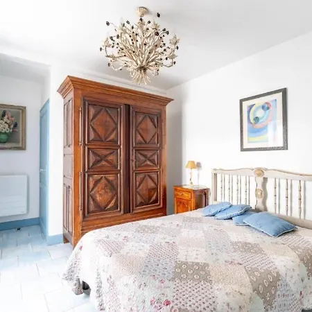 Holiday home Propriete Historique La Josephine 1828 *