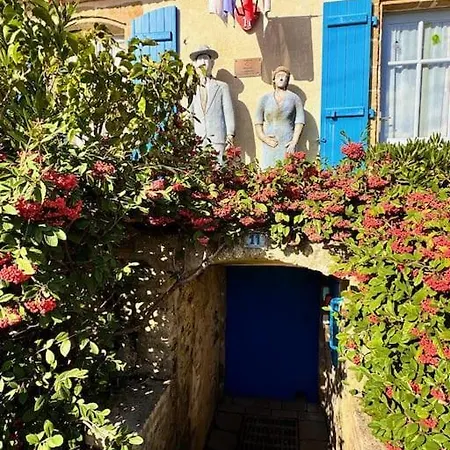 Holiday home Propriete Historique La Josephine 1828