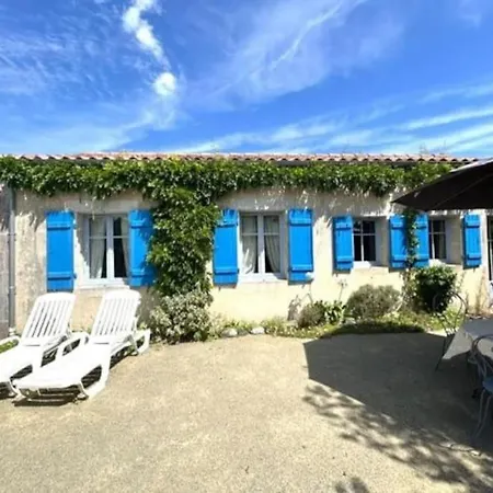 Holiday home Propriete Historique La Josephine 1828