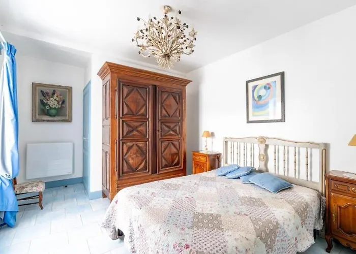 Prázdninový dům Propriete Historique La Josephine 1828 *